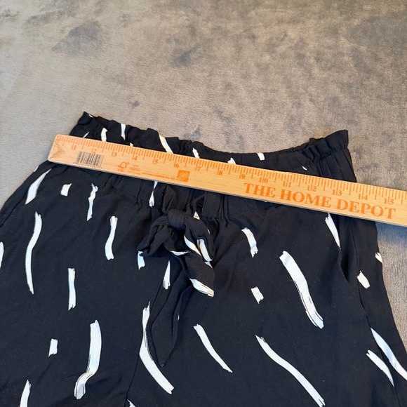 LOFT Black White Brushstroke Paperbag Waist Tie Front Shorts Womens XS - Picture 6 of 11